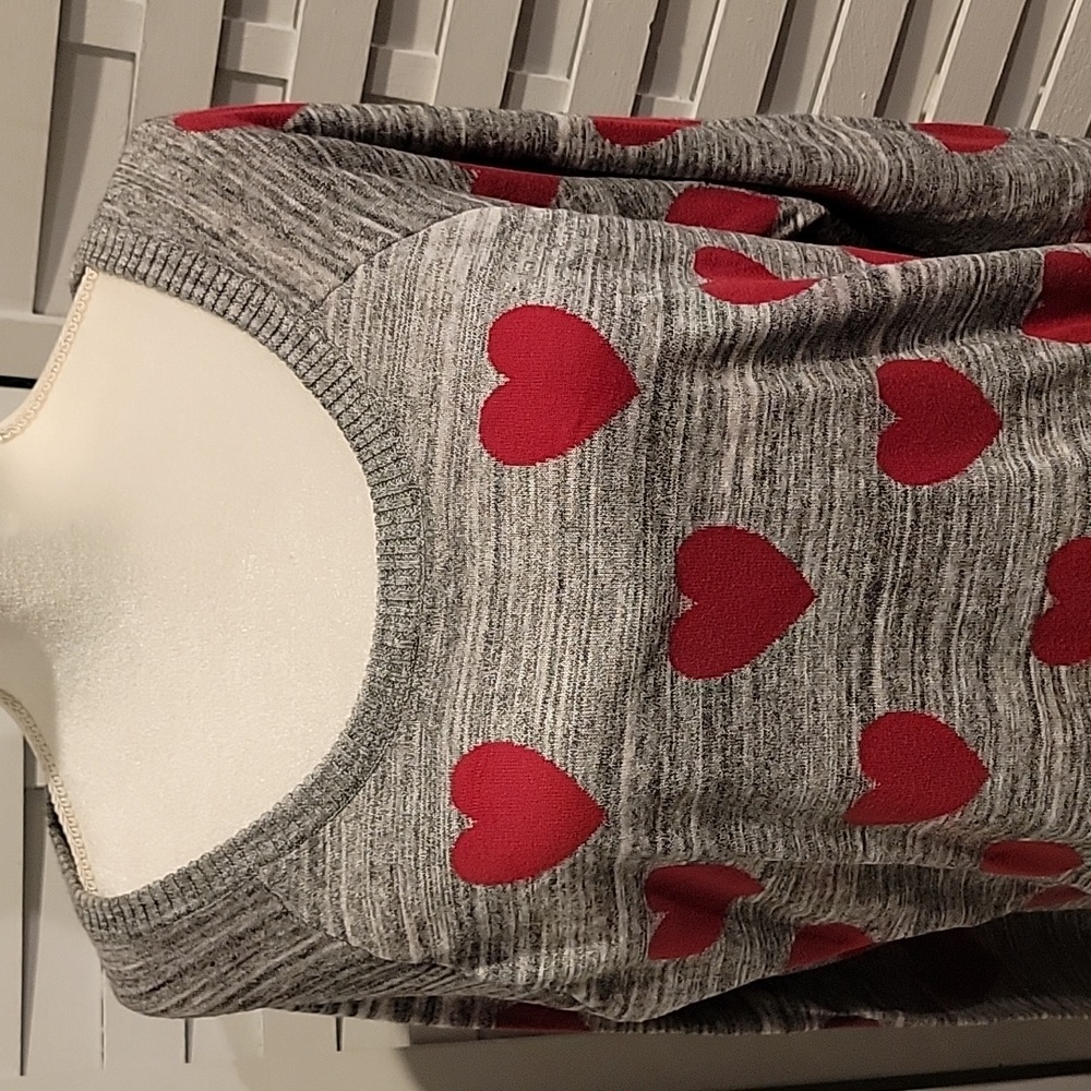 Torrid Gray And Red Heart Sweater Size 2X - Picture 2 of 4